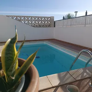 https://moana-surf-house.in-canary-islands.com